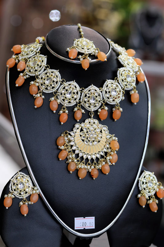 Full necklace set in peach