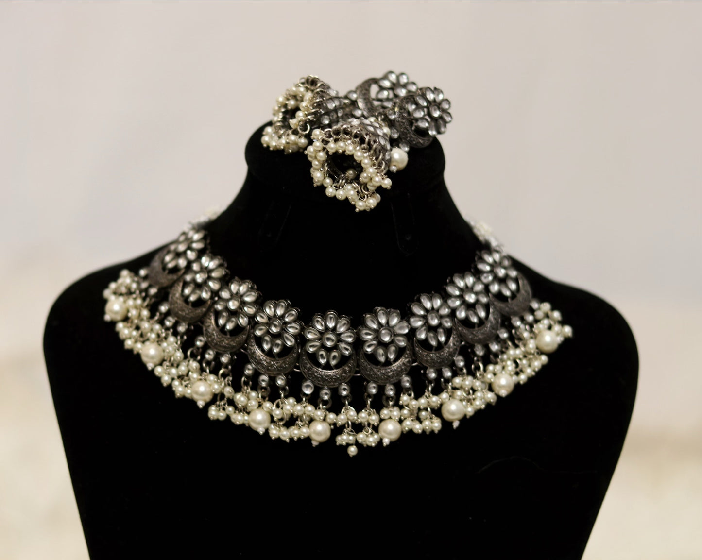 Oxidized mirror pearl choker set