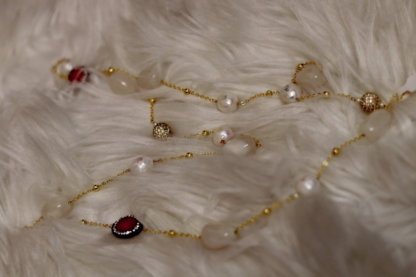 White marble 18k gold long chain