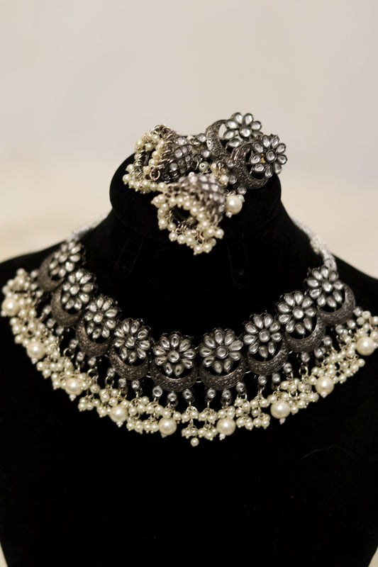 Oxidized mirror pearl choker set