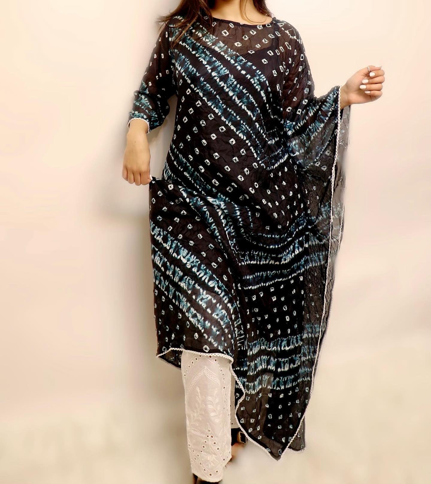 Cape chunri kurt set