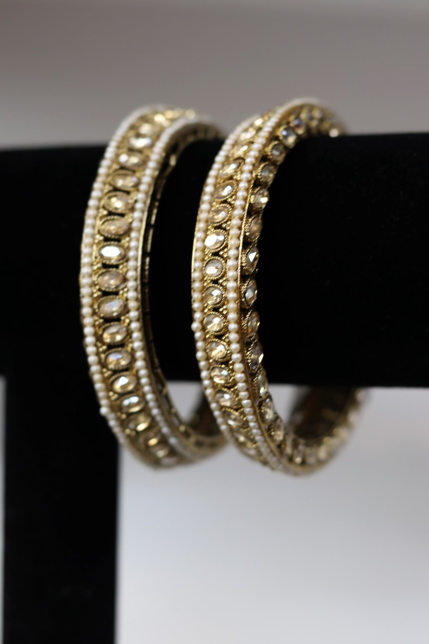 Pearly gold bangle set