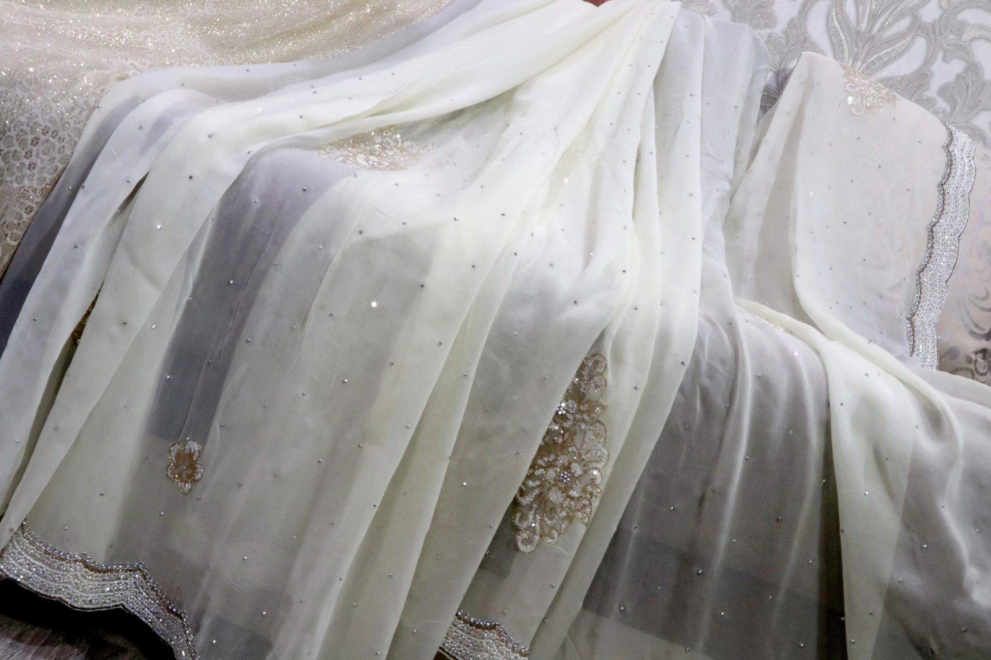 Light weight georgette shimmer saree off white - Selina Habibti Attire