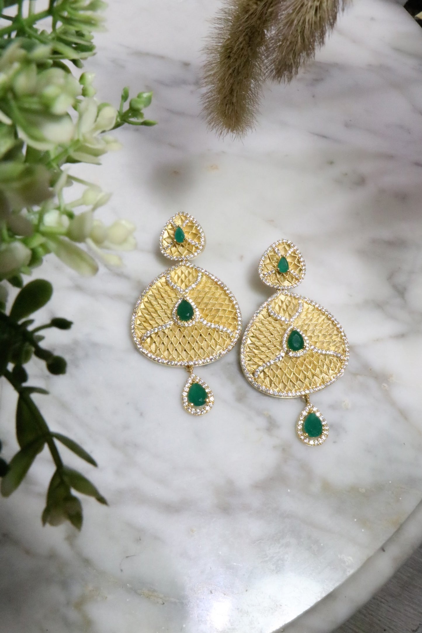 Emerald gold plate