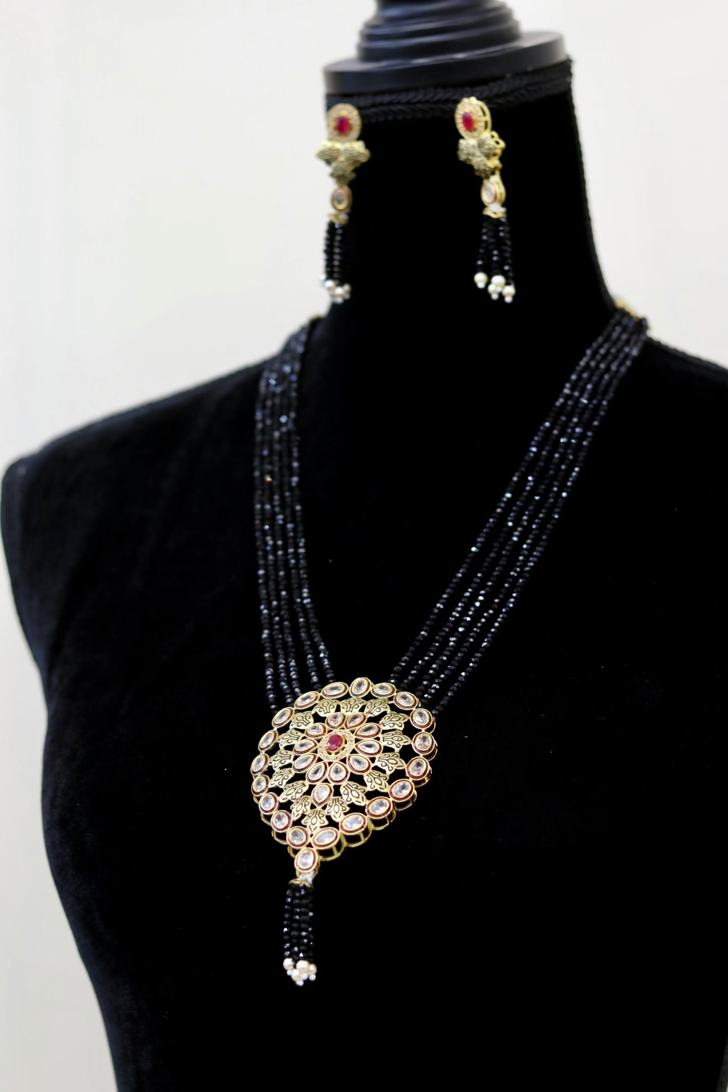 Black bead reverse ad long necklace set