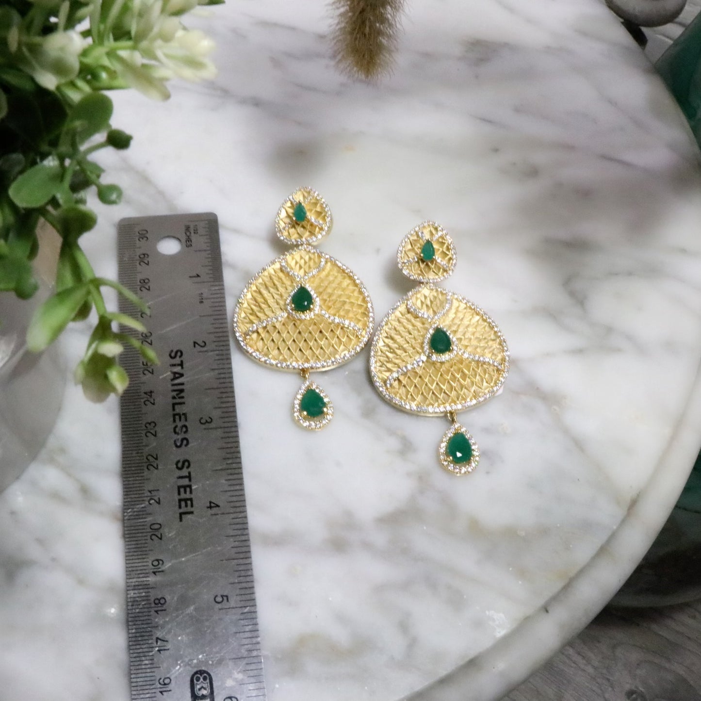 Emerald gold plate