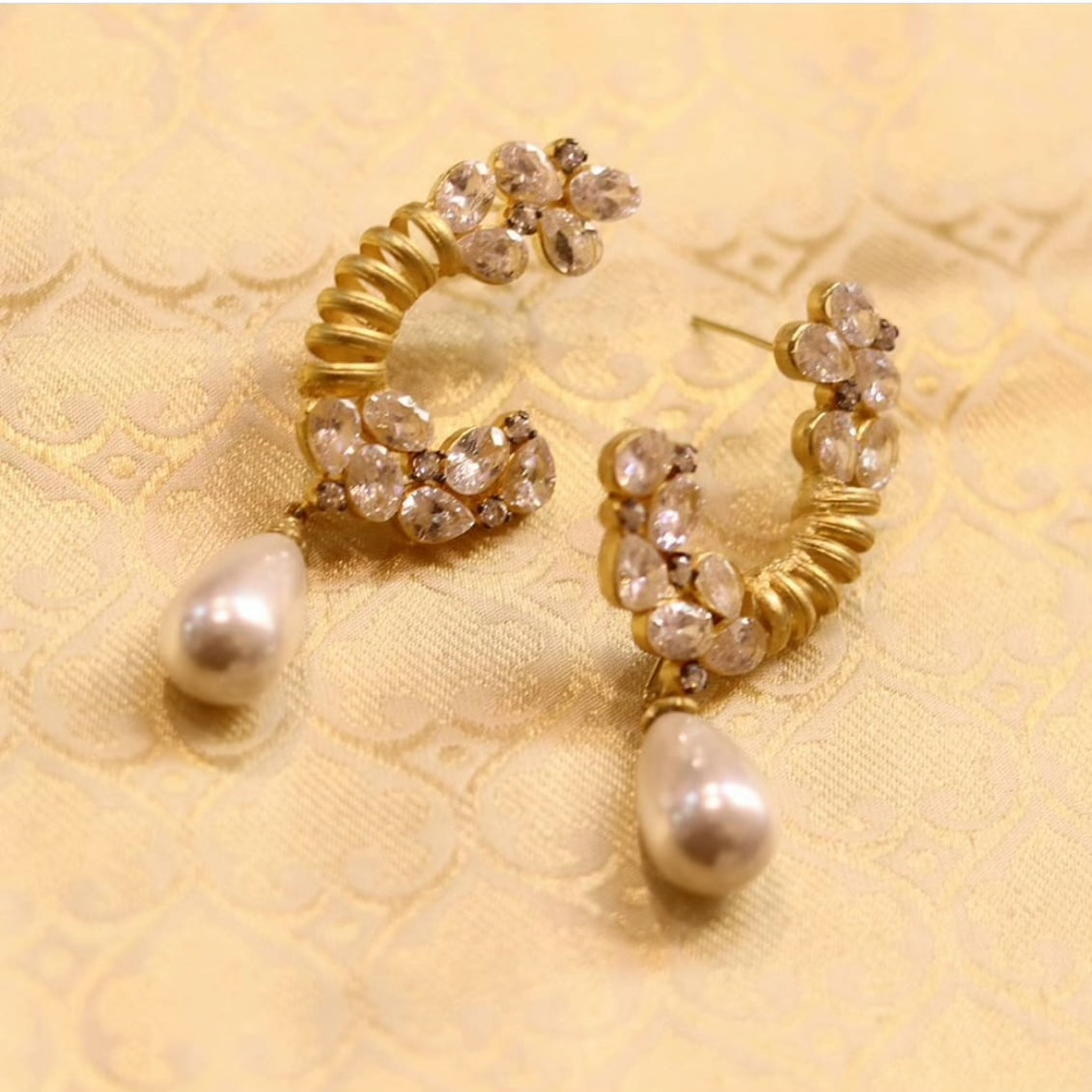 Crescent shaped earrings - Selina Habibti Attire