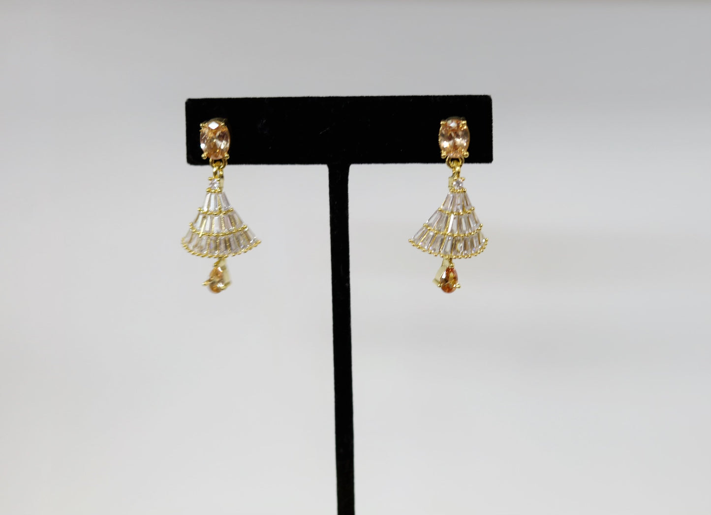 Small champagne stone earrings