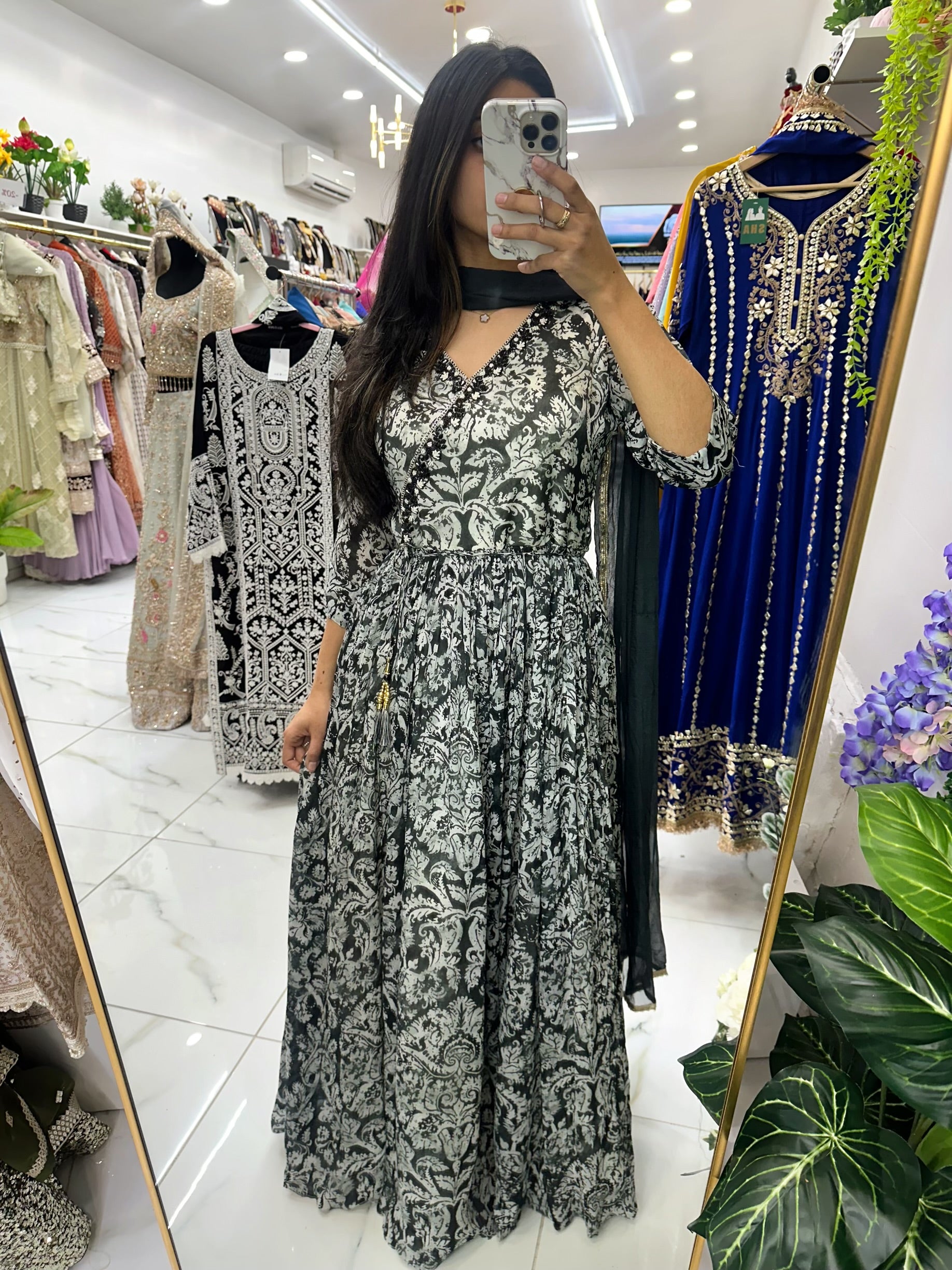 Black & white alia cut maxi dress Selina Habibti Attire Black & white alia cut maxi dress Selina Habibti Attire