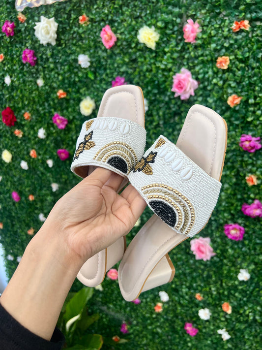White heels with details with extra cushion comfort
