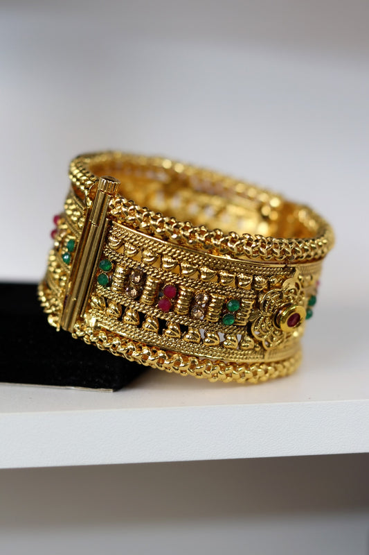 Thick gold traditional bangle bracelet